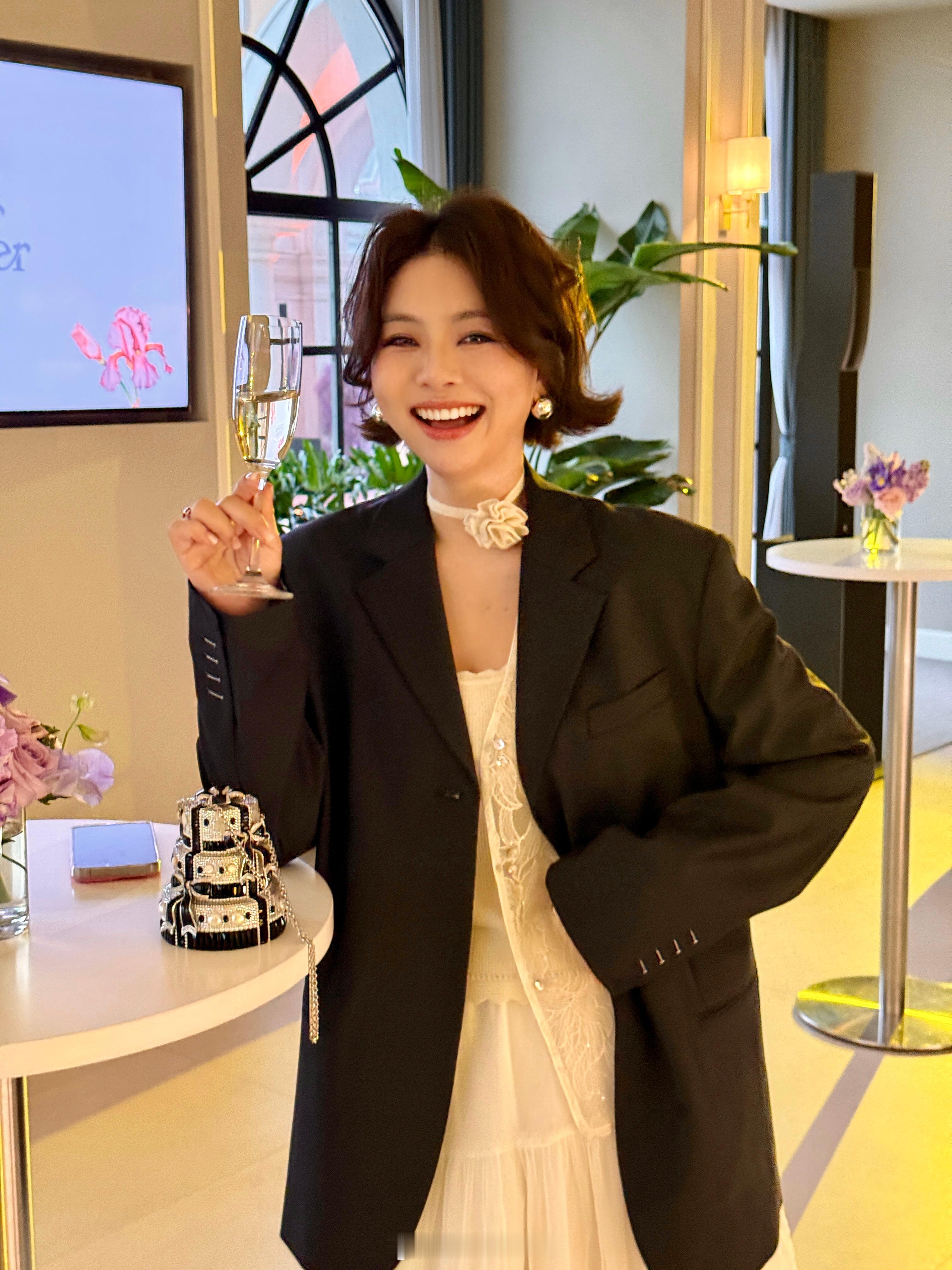SabrinaLifeStyle[超话]上周五幸福感太强♥️信息量太大✨超棒的大