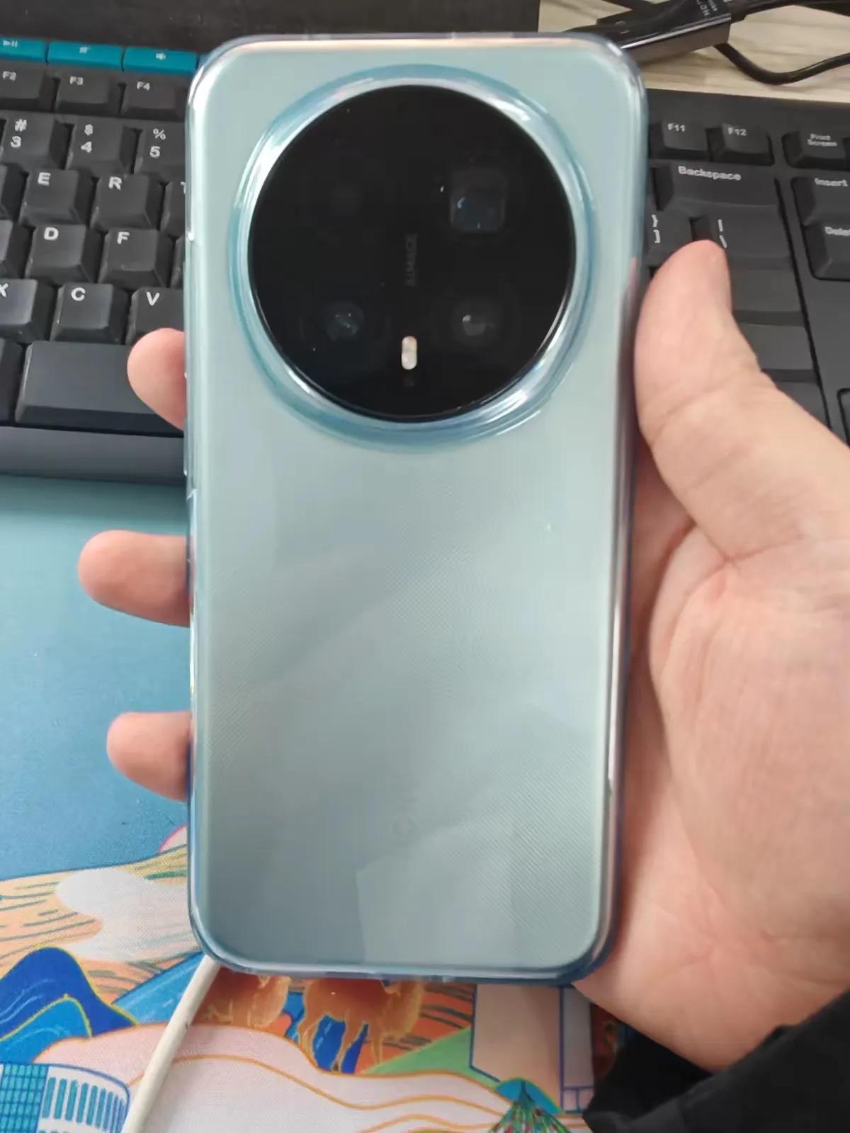 两台旗舰都用了仨月，说点大实话。华为Mate80 Pro Max和荣耀Magic