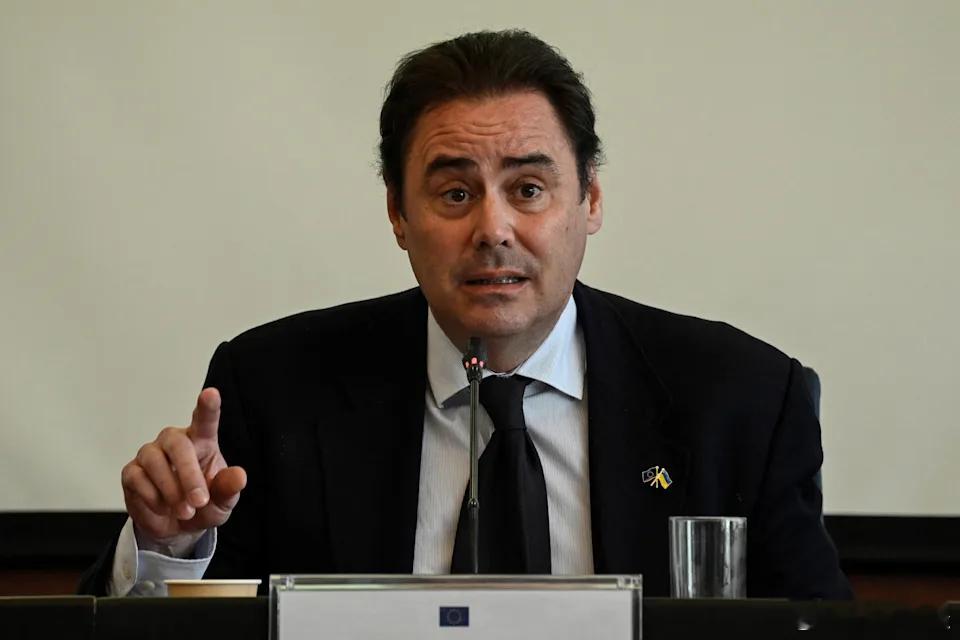 【欧盟驻华代表忧虑中欧关系紧张，呼吁重启对华政策】(彭博社)——欧盟驻华首席代表