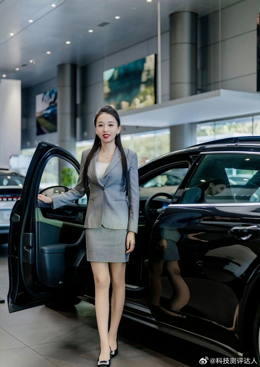 保时捷女销售再夺一季度销冠果然实力藏不住！这位小姐姐抖音几十万粉丝，线上引流+专