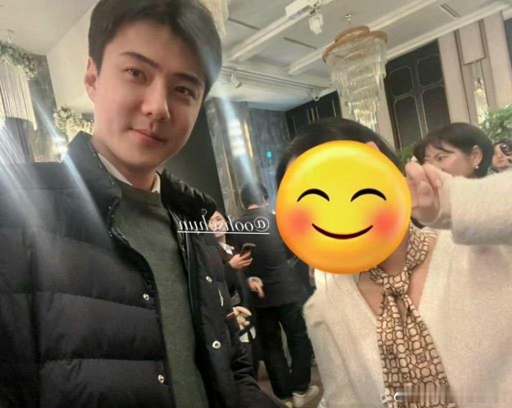 参加婚礼的吴世勋 看到吴世勋现在过得不错，我也就安心了。 