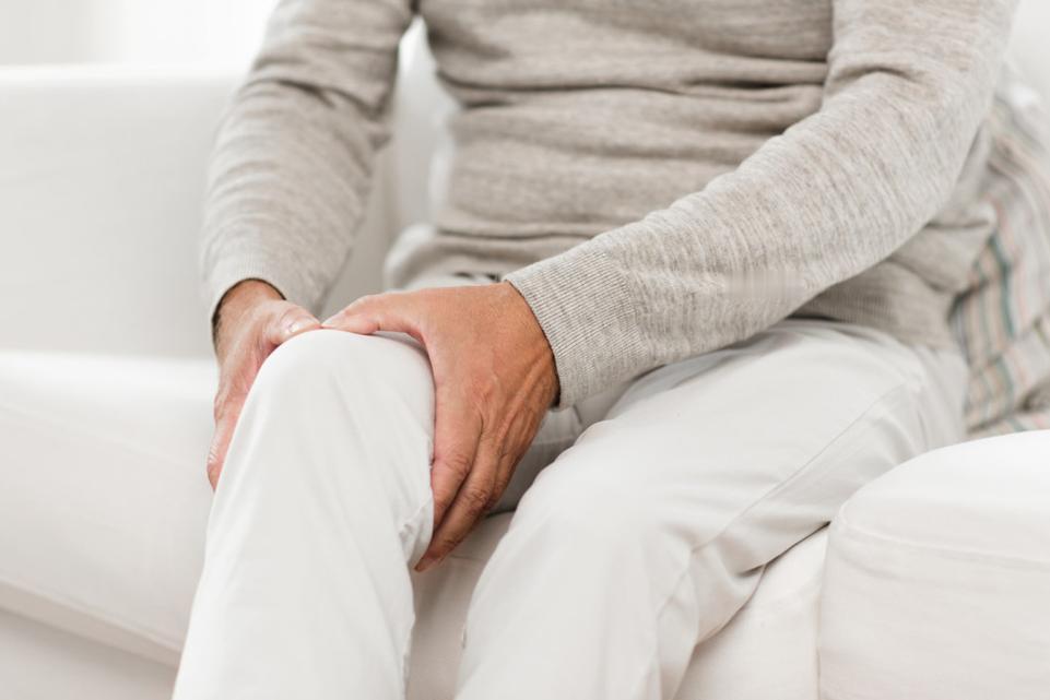 老年人膝盖疼，是坚持运动好，还是彻底静养好？骨科医生作出解释

“我的膝盖又疼了