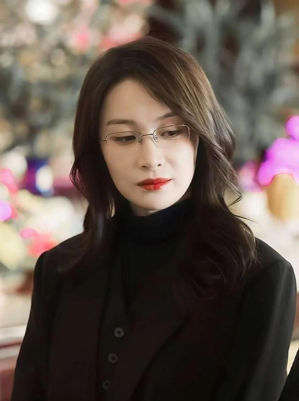 第19微隆妮：戴着无框眼镜的高启兰&妖娆好冷女医生

为爱发电，小雅上线，必属精