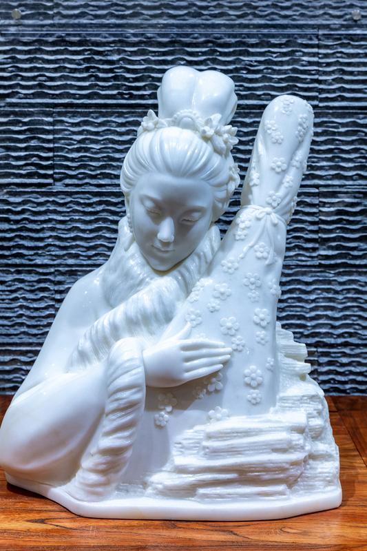 王楚然在春晚扮王昭君，那真是狠狠惊艳到我了，被赞“天选古人”一点都不冤！她眉眼间