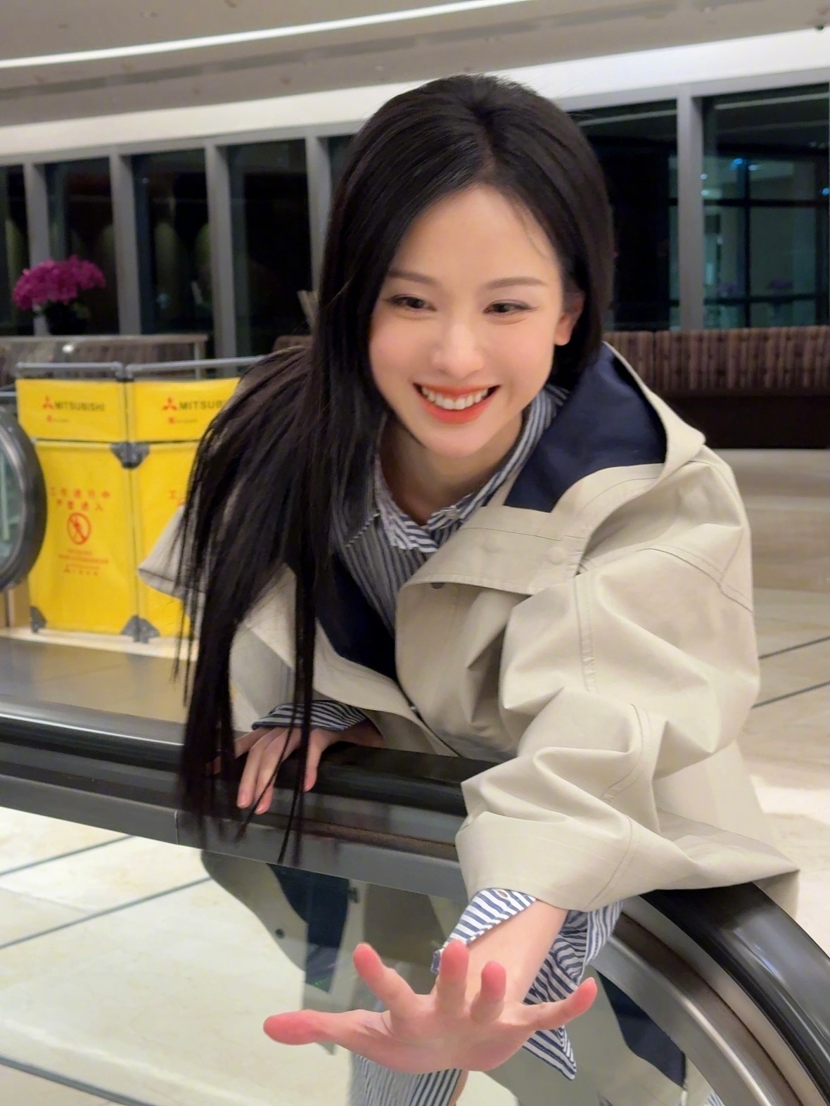 陈都灵兔子学姐陈都灵[超话]在复制粘贴的时代，你是手写的诗[鲜花] ​​​