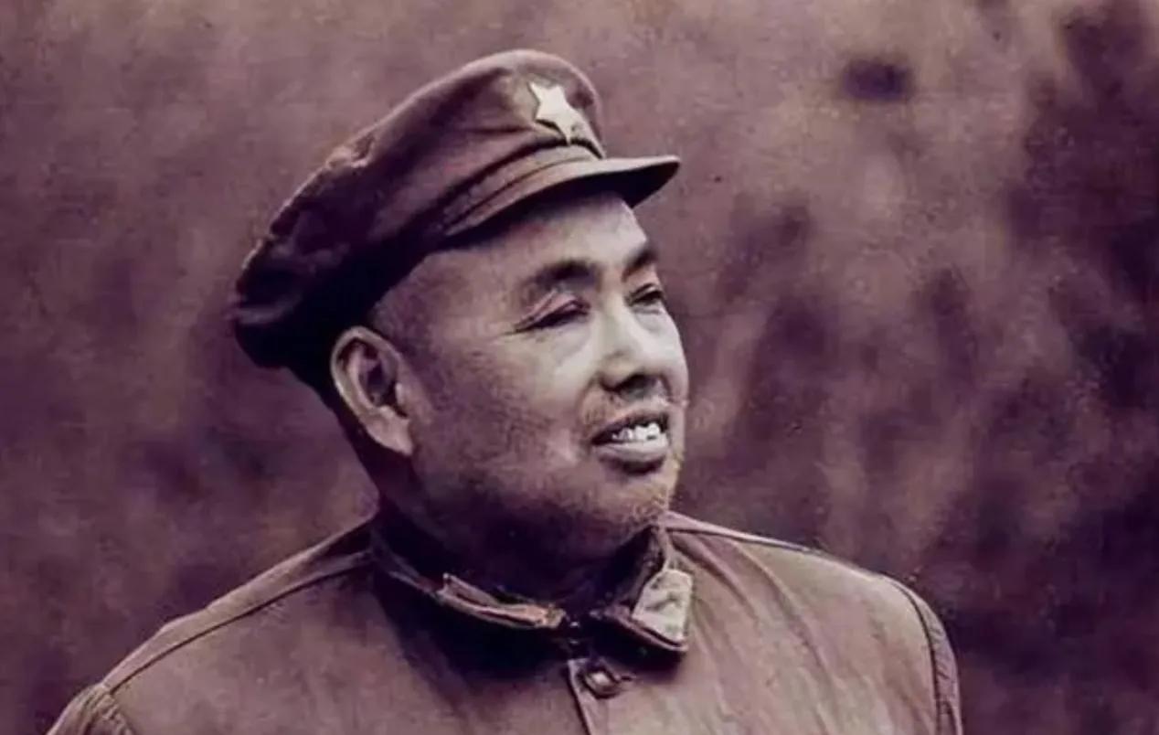 1955年授衔前，许世友以为自己肯定能评个大将，便高兴地喝起酒来，半路接到电话直