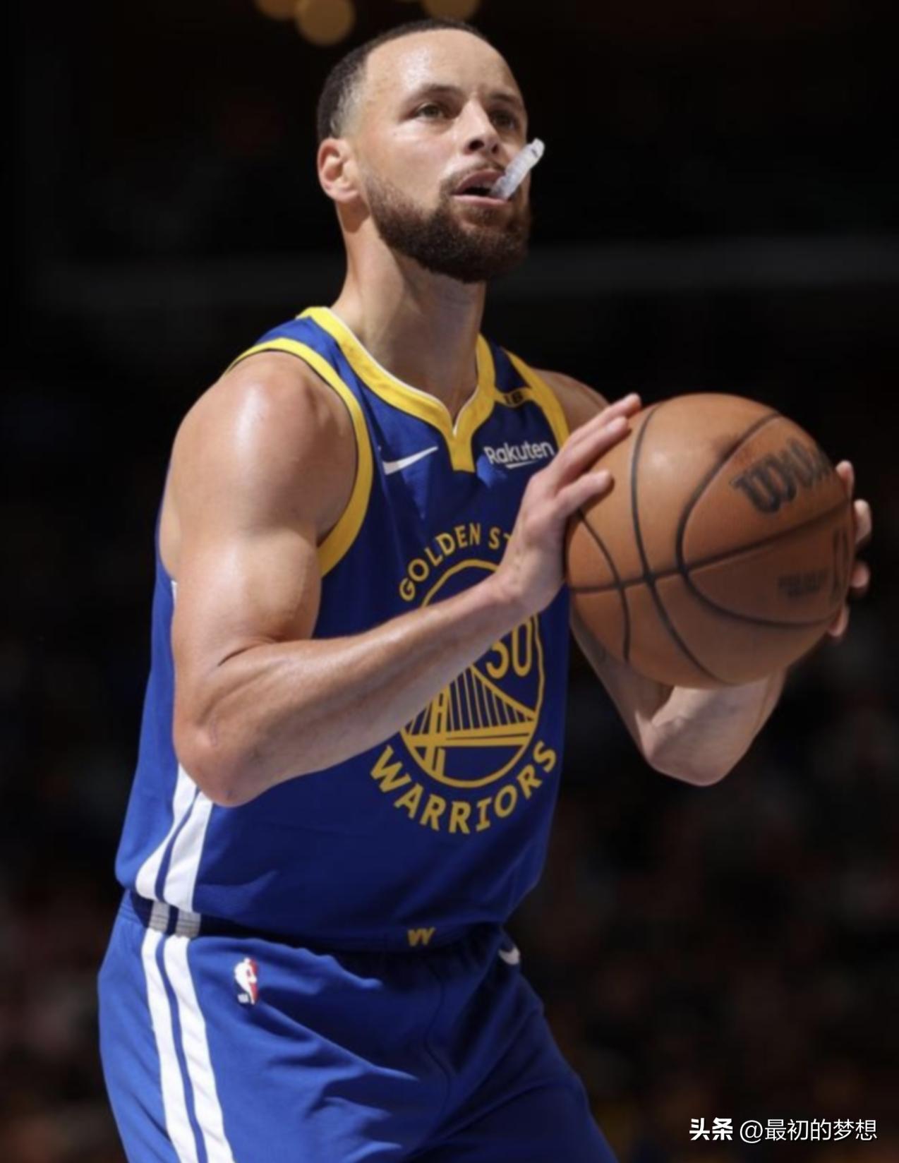 NBA历史五大控卫！现役最强三人你们选谁？

魔术师约翰逊：公认的历史第一控卫。