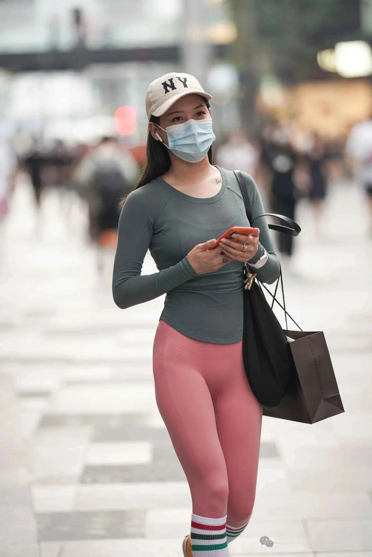 完美身材瑜伽裤气质健身美女#精致的健身女孩# #紧身裤美女秀# #小姐姐身材超好