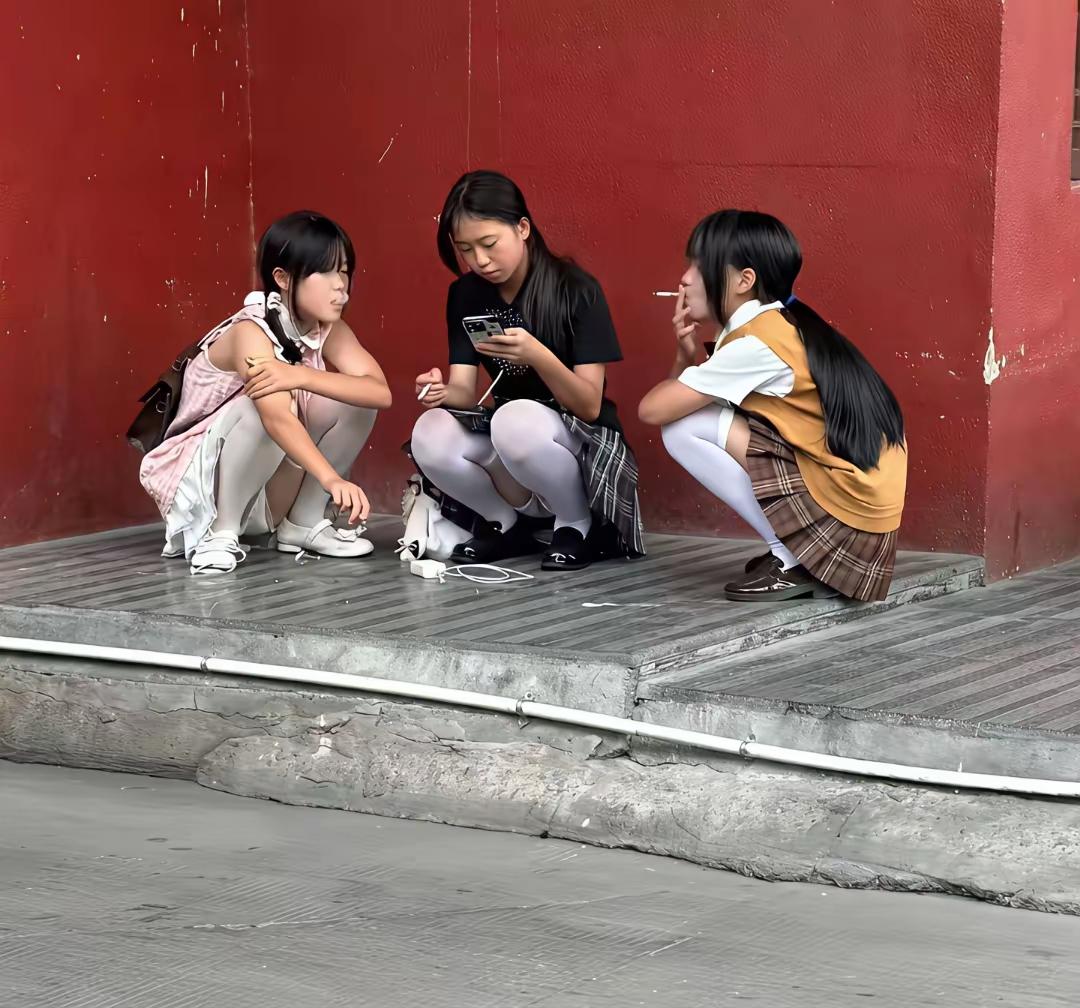 如果你家的闺女也像这三位精神小妹一样，放飞自我了，你会如何应对？
70后、80后