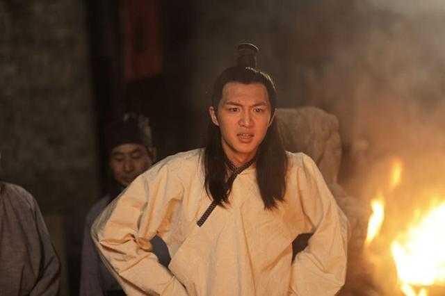 “李元吉没在玄武门喊‘二哥’，他最后说的是：‘把西市药铺的铜秤砣，换成新铸的——