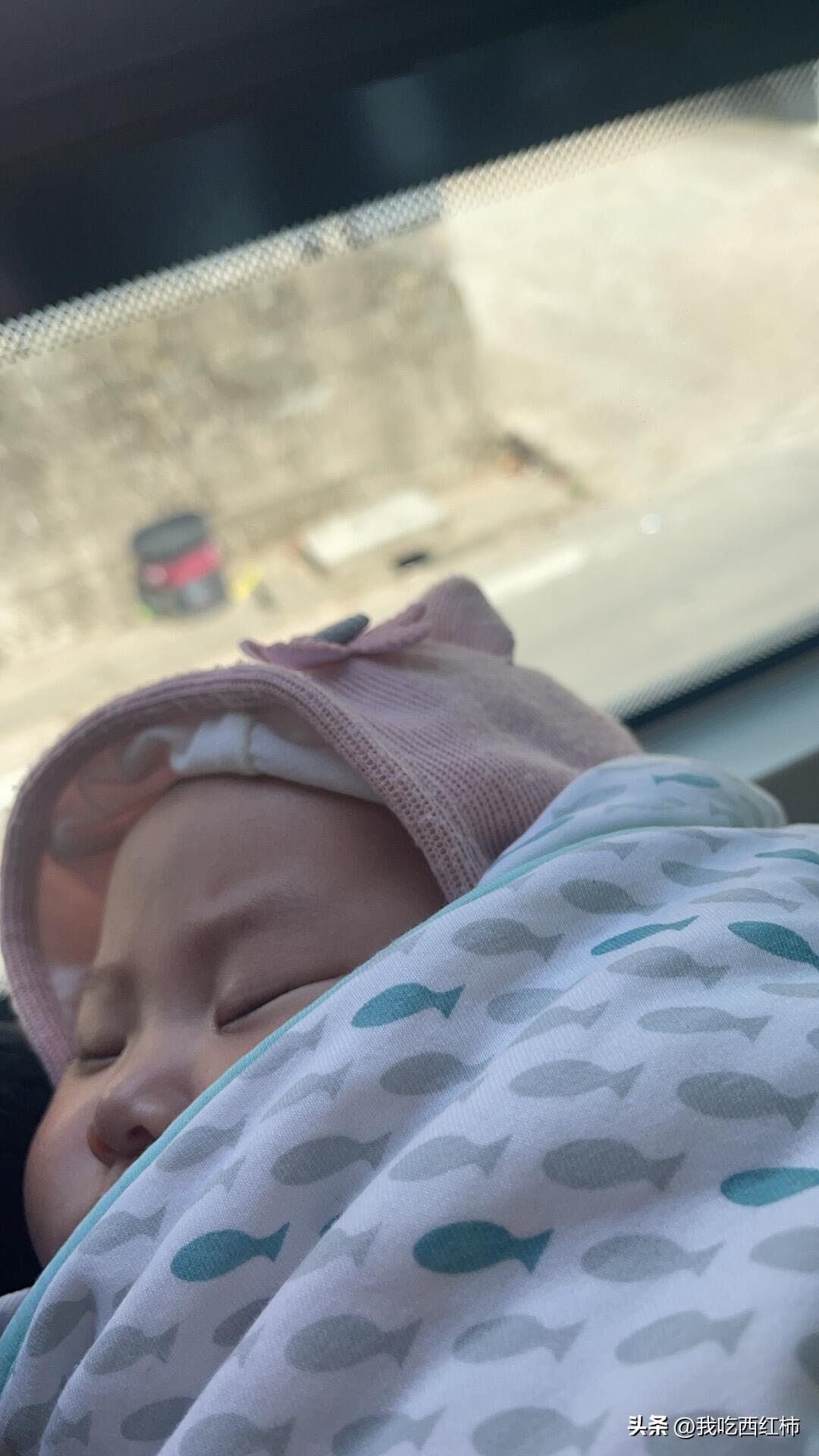 宝宝不爱妈妈，我要怎么办
马上就五个月了，纯母乳亲喂➕带睡➕一天至少20个小时是