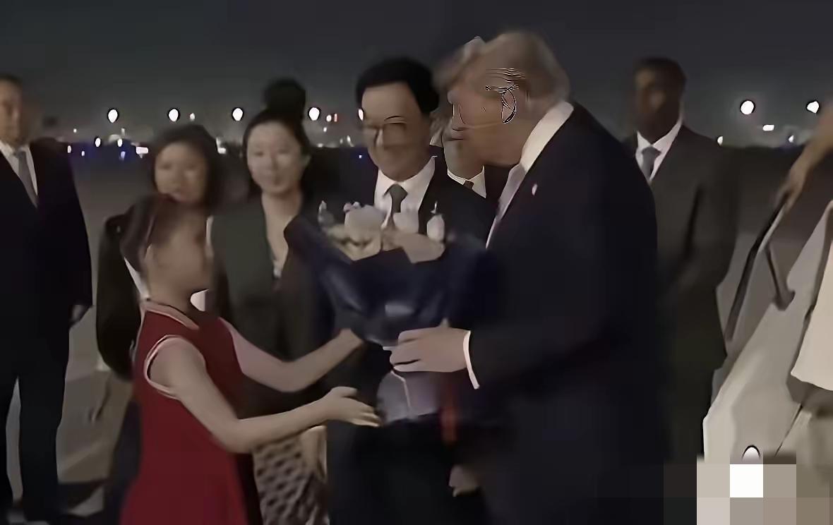 在昨晚的迎接仪式中，最让人心里暖暖的，不是整齐的仪仗队，也不是现场热情围观的人群
