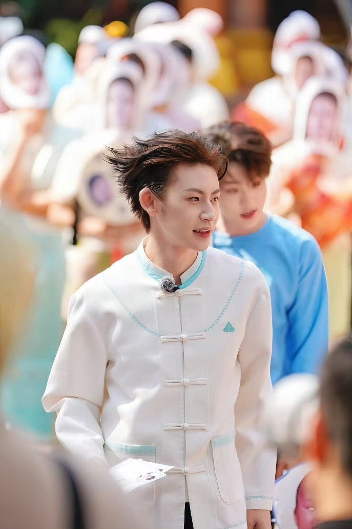 王琳凯傣王造型王琳凯傣王造型 