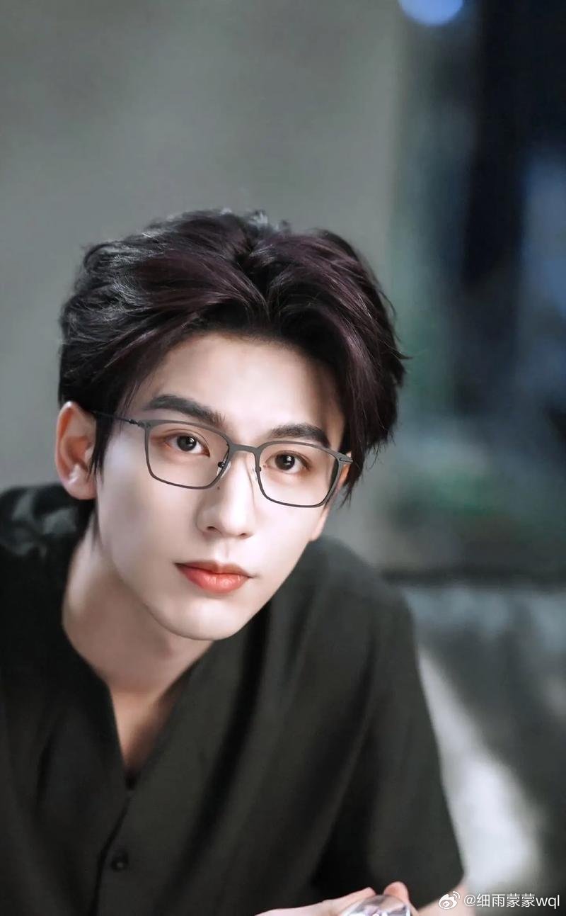 张凌赫是不是得罪哪位圈内大佬了？《逐玉》，张凌赫眼看着就要飞升了，万万没想到却被