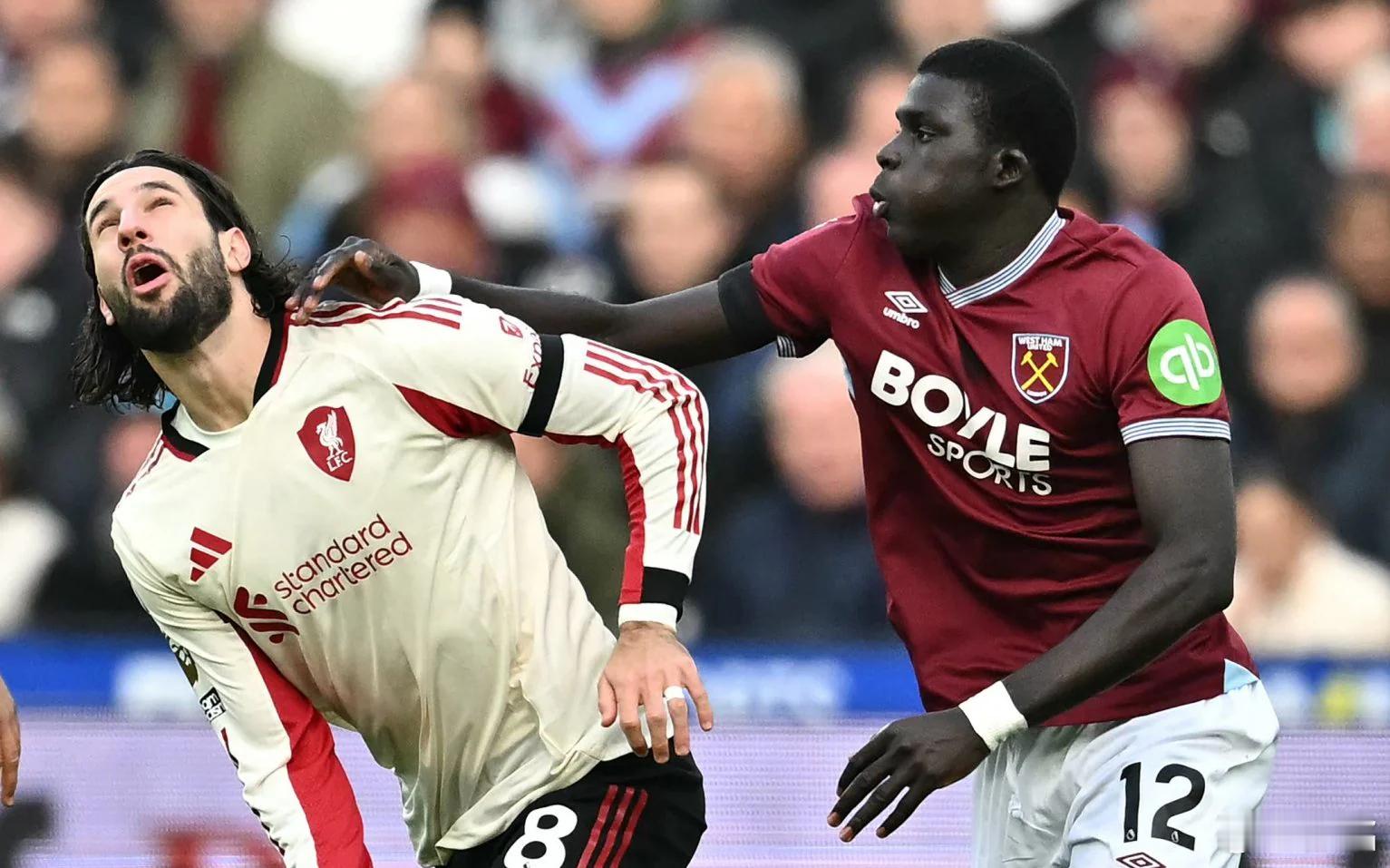 西汉姆联vs利物浦 今天利物浦踢得很保守，没有球权的时候，并不采取高位逼抢策略，