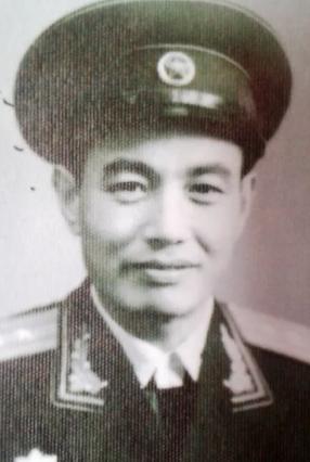 1944年8月，日本兵突然将看守所的大门打开，翻译官对着9名八路军战士说：火车就