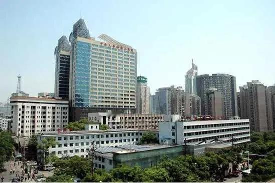 从官方针对湘雅二医院罗某宇事件的通报而言，事实明晰、证据确凿，答疑到位，是经得住