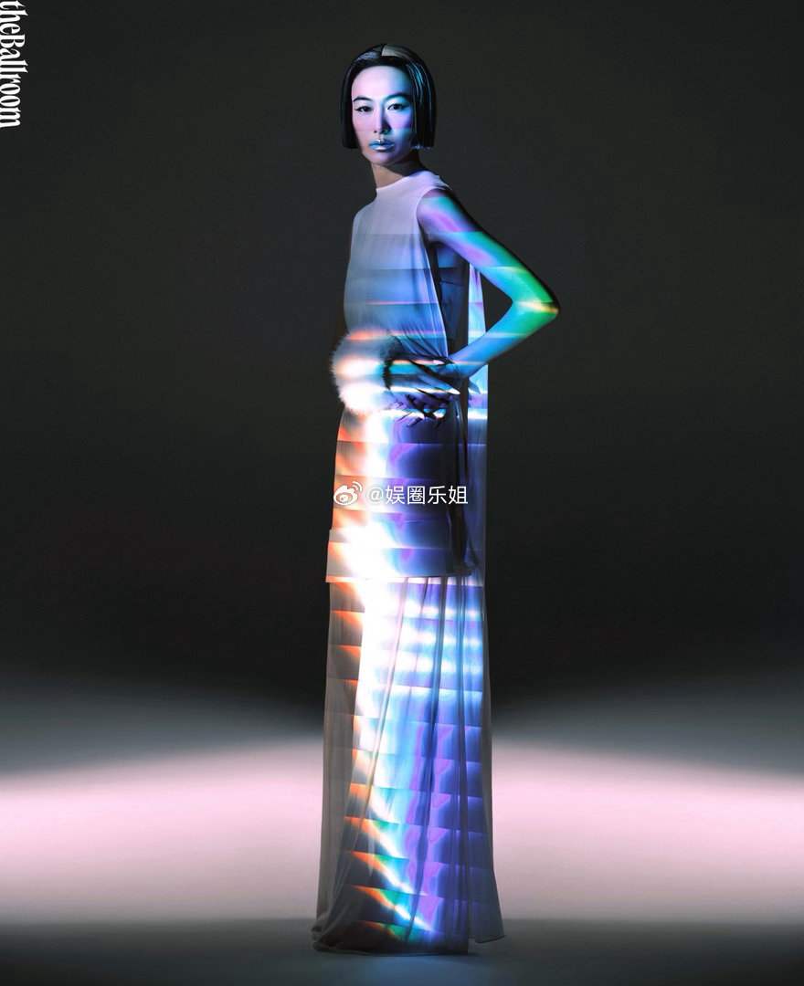 秦舒培✖️《theBallroom舞格》春夏刊封面🦋极繁主义造型，夸张羽毛头饰