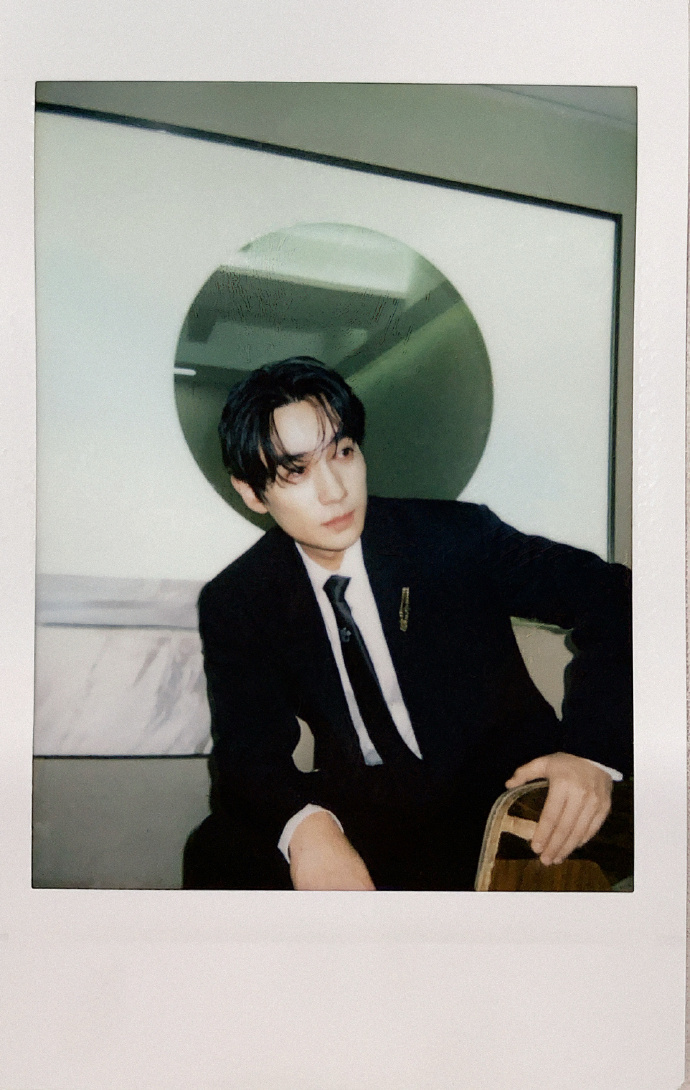 朱一龙湿发刘海朱一龙工作室审美 朱一龙工作室营业，品鉴一下这个湿发刘海？