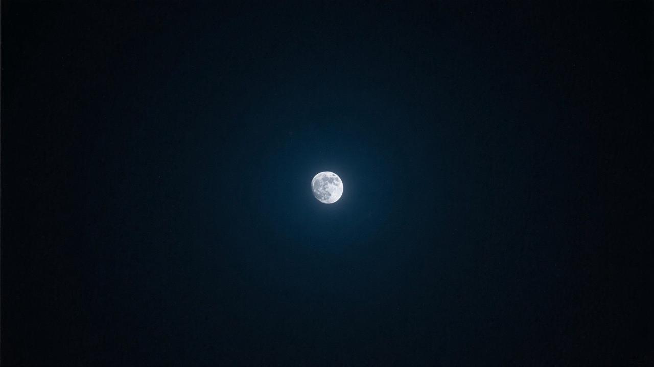 每到月末，老一辈常叮嘱，说话要小心，不该叹的气不叹。为什么呢？

原来，在传统民