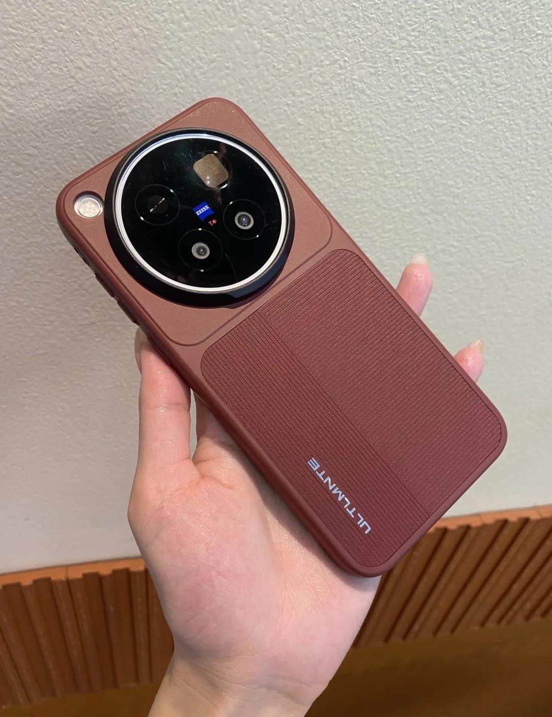 酒红色经典永不过时，VivoX500ProMax！
vivox500手机壳 vi