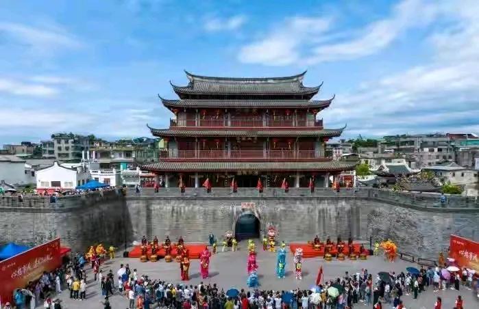 潮州东门楼、潮州猴。
揭阳进贤门、揭阳狮。