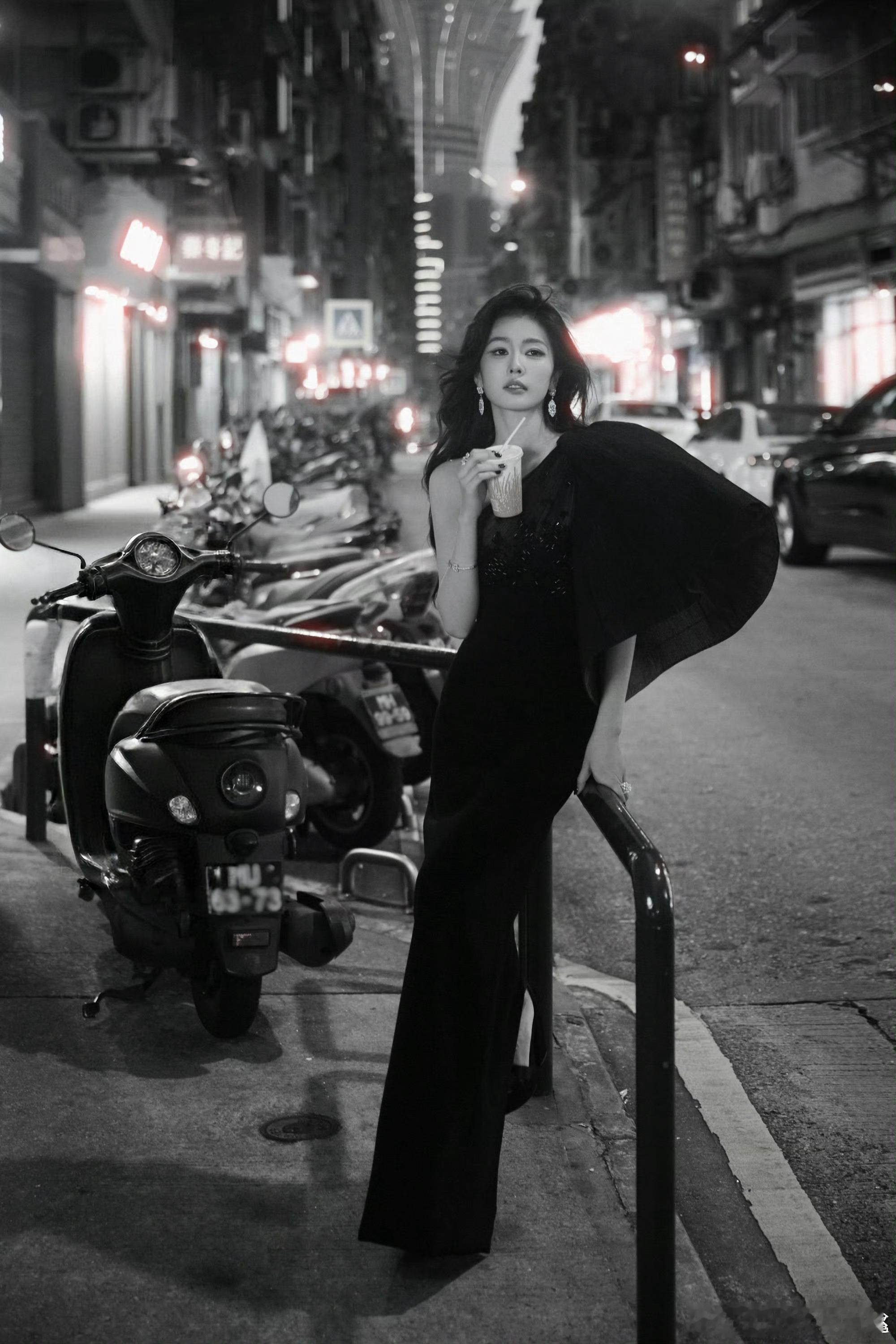 鲨姐这一年批发了不少瞅裙子 