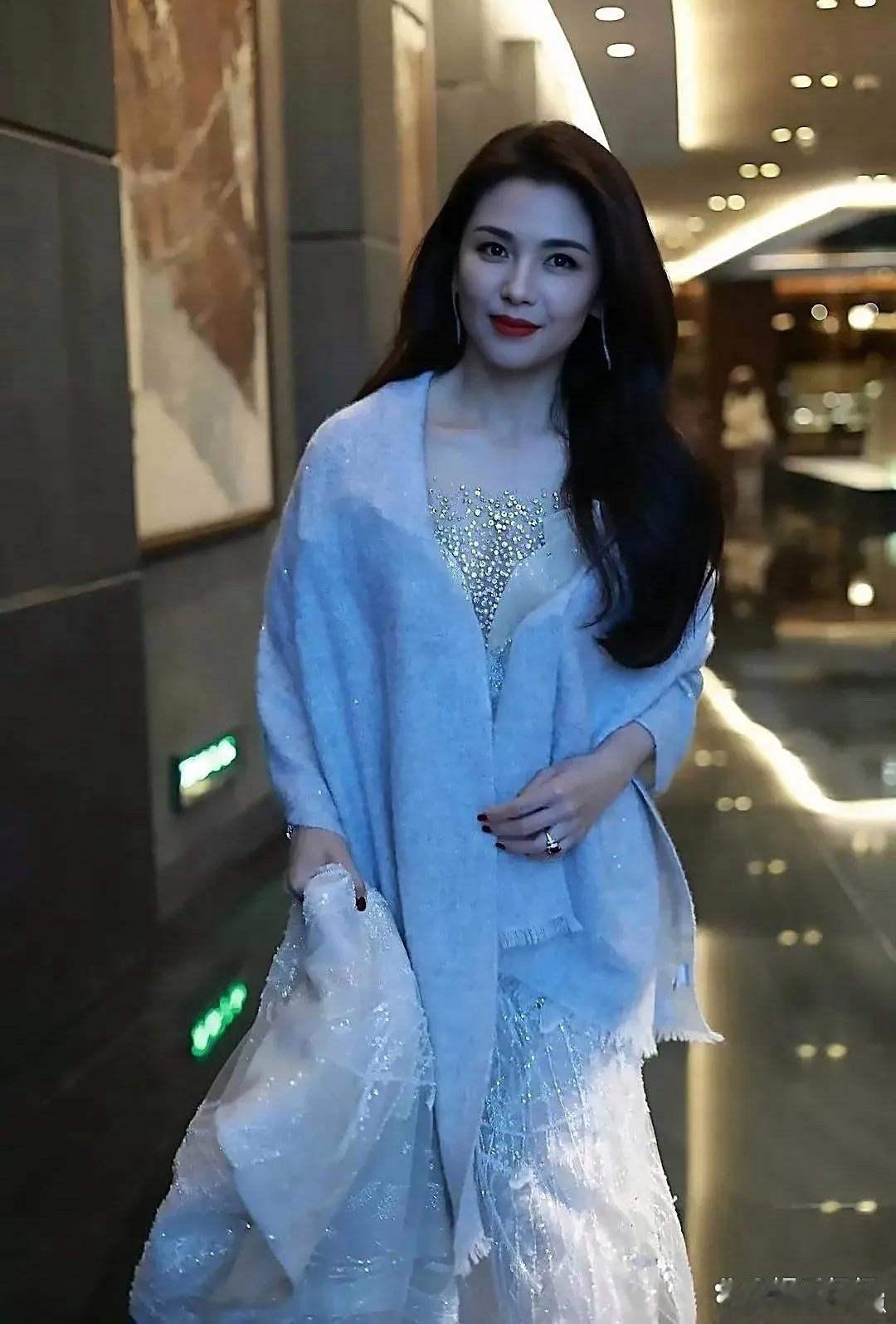 刘涛这状态也太好了吧，身材管理满分，优雅又有力量感！ ​​​