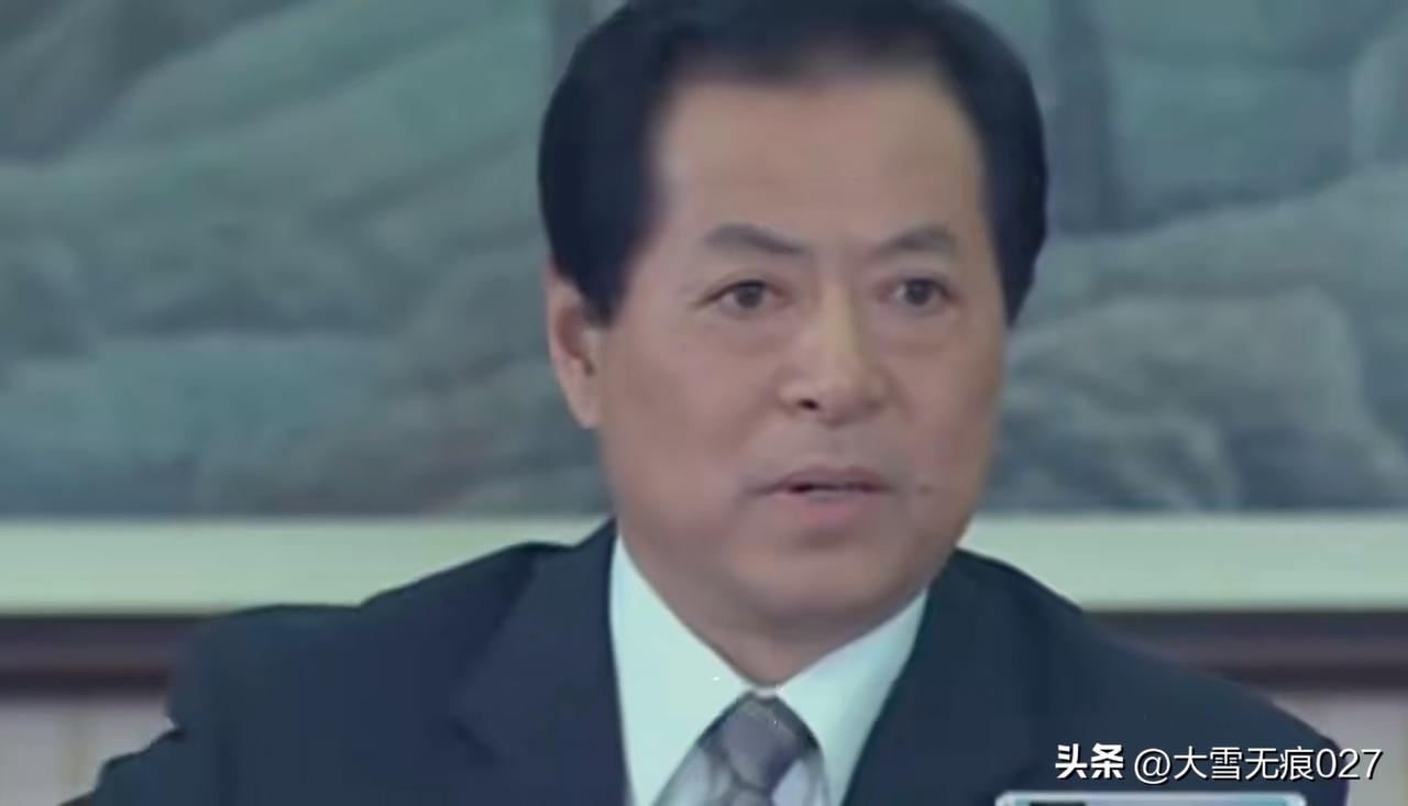 裴老板不仅平衡了赵安邦和于华北的关系，还很好地处理了三者彼此的关系，既能保护住队