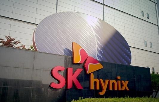 【SK海力士发布控温散热存储技术“iHBM”】据媒体报道，SK海力士发布了一项名