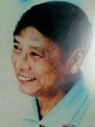 朝鲜战争中，志愿军通信员重伤被围，美军头子奸笑道：“别急，先耍会儿。”200个大