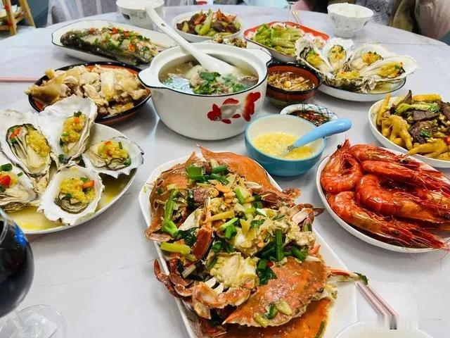 不得不说，广东人的年夜饭真的太豪气，基本上全是海鲜，这样的年夜饭就连江苏省的普通