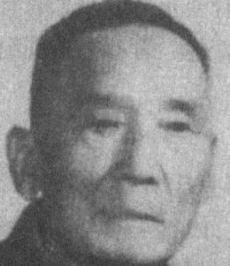 1950年，军长刘万春接到通知到北京参加会议，刚下车就看到几名全副武装的警卫战士