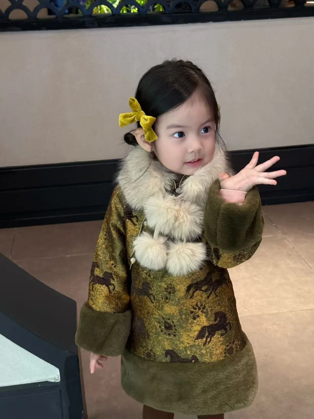 是谁家的千金大小姐？过年这么穿好显贵气呀