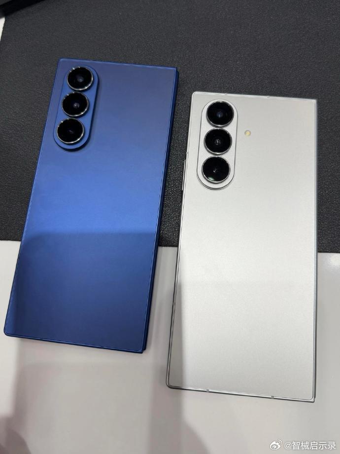 三星fold7 展开4.2mm/折叠8.9mm/重215g，更轻了更薄了。6.5
