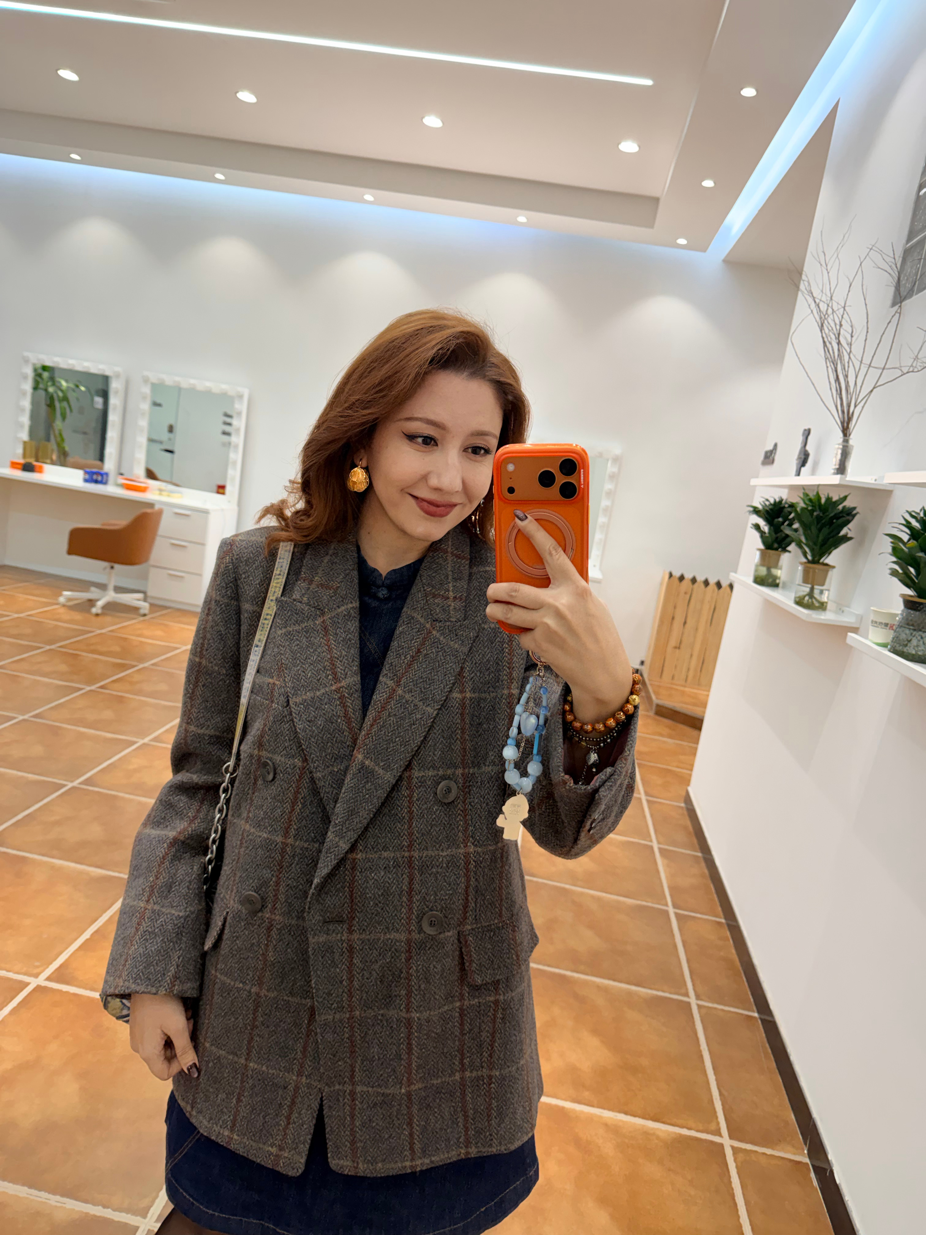 今日份look，造型师搞了一下头发，然后我的脑袋就大了整整一圈！