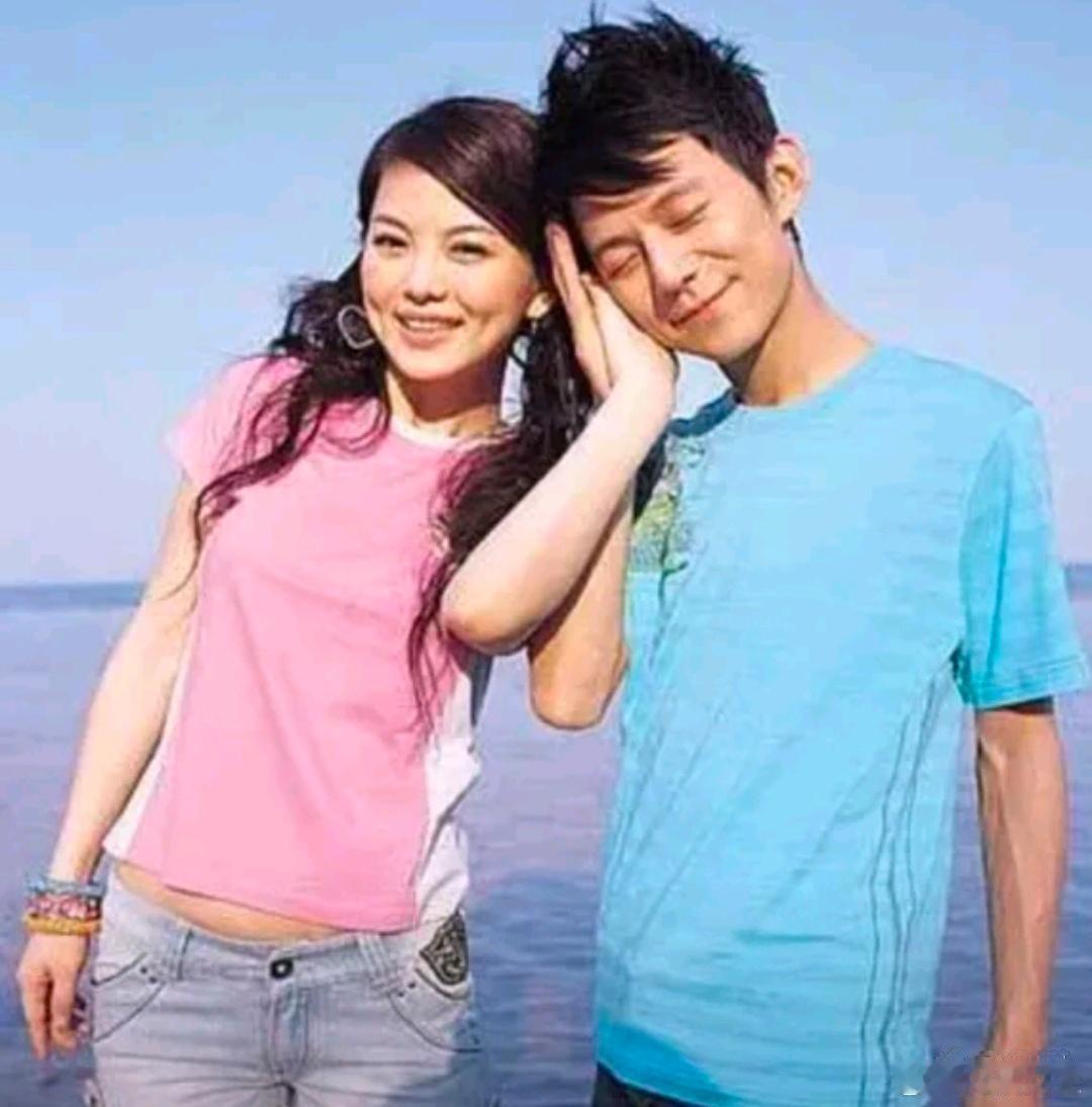 1997年，李湘催何炅借钱在北京买房，如今房价涨了30倍 