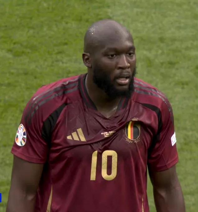 比利时2-0罗马尼亚，这场比赛惊现两大不可思议：

1、论本届欧洲杯郁闷之王非卢