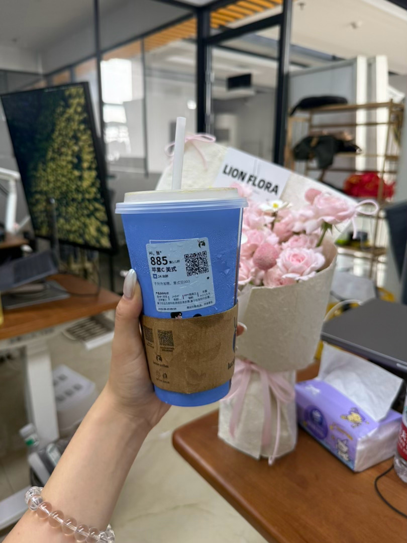自从搬到新办公室上班，就是每天一杯咖啡，喝来喝去，发现还是小青桔美式yyds，今