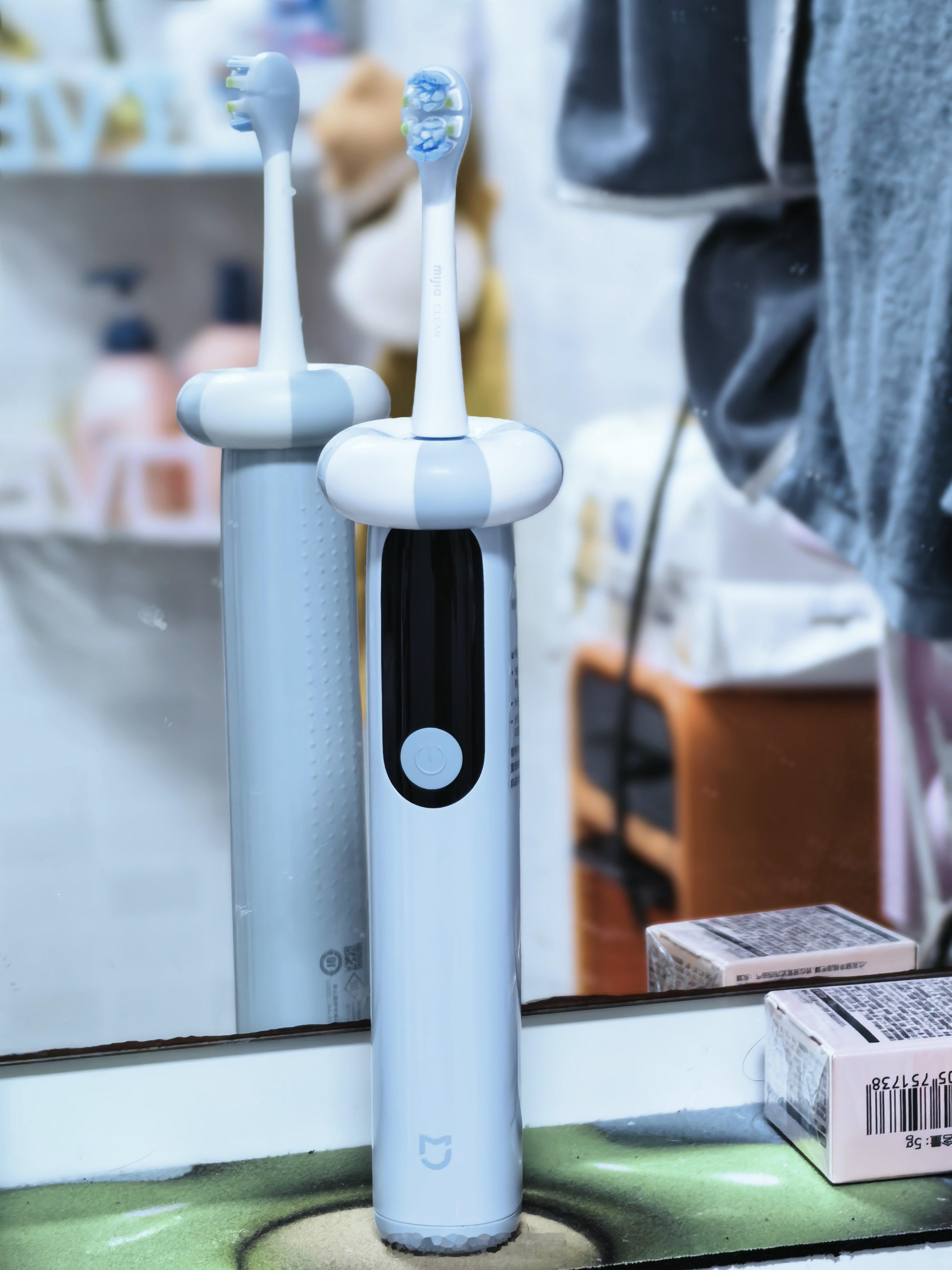 这有了好牙刷连刷牙时间都变长了，给儿子搞了个米家儿童电动牙刷pro,这和大人的都