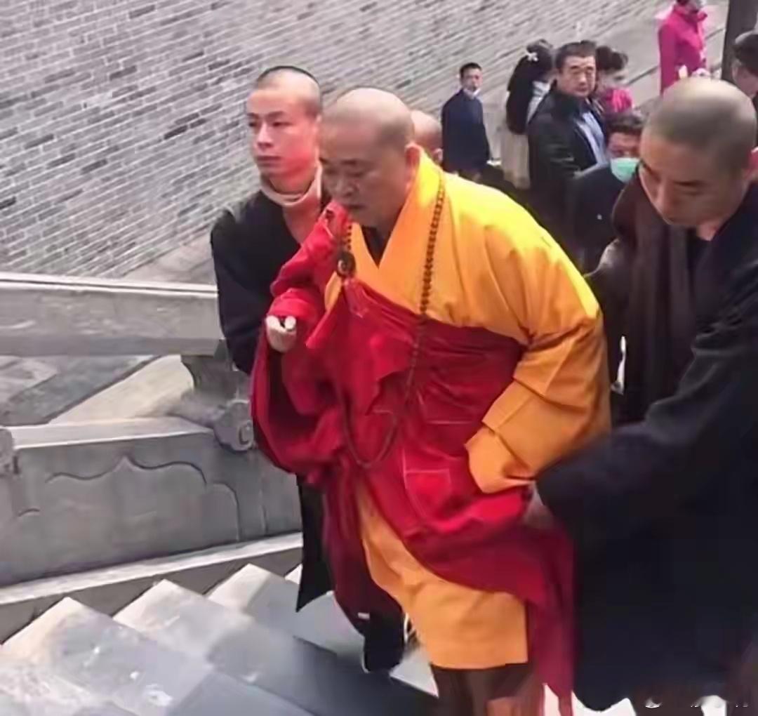 小利说事 男人一旦拥有了权力，整个人的气场，说话的口气，走路的姿势都会有明显的变