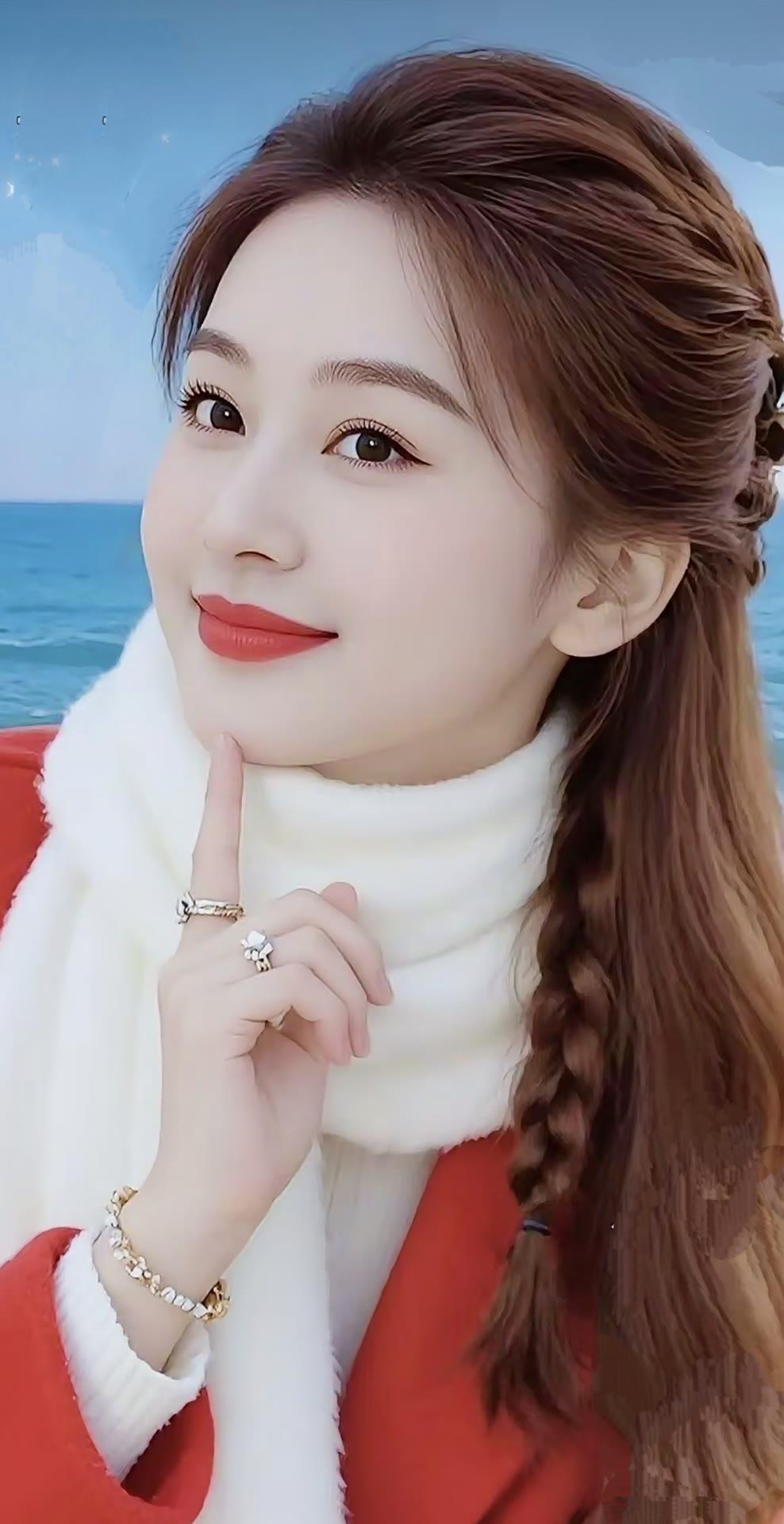 冬日海边，温柔微笑，暖阳下的美丽瞬间