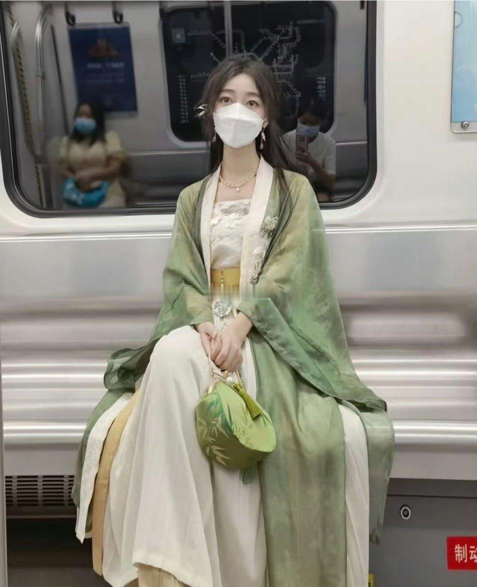 为什么现实中很少看到男生穿汉服？大多数都是女生[傻眼] ​​​