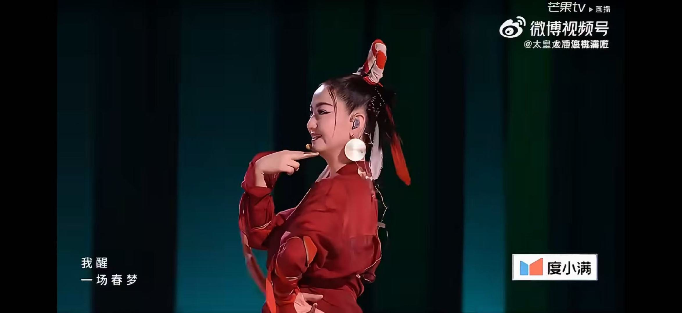 者来女争气乘风2026舞台上像雌鹰般有力量，台下讲话软萌可爱，者来女的反差感绝了