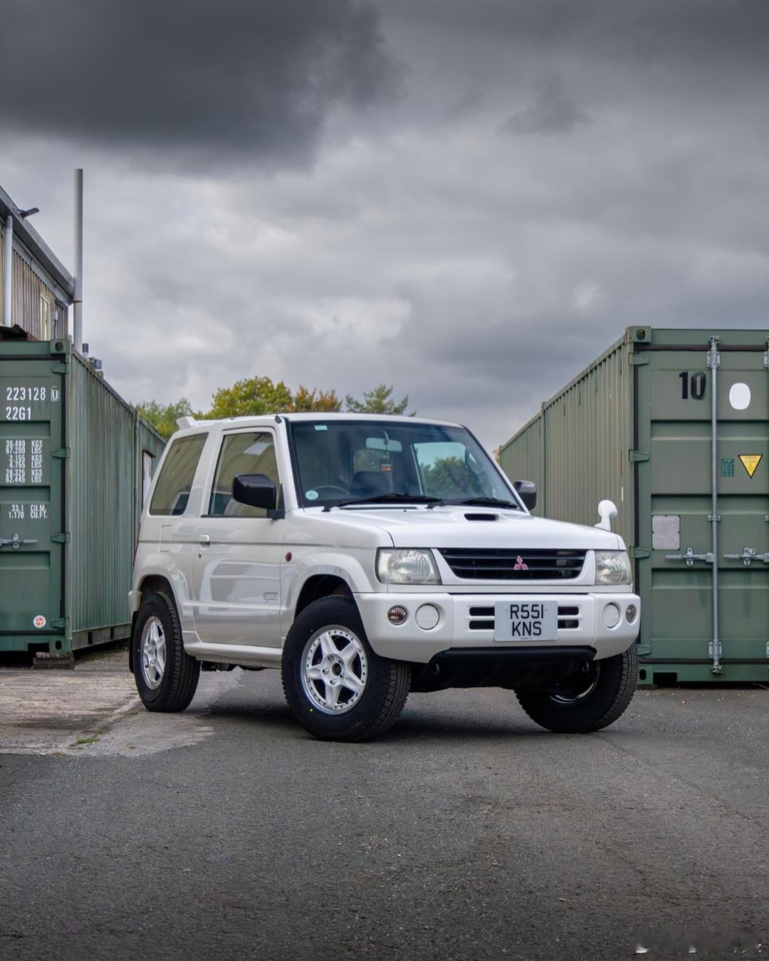 帕杰罗  Pajero Mini ，660 cc engine and this