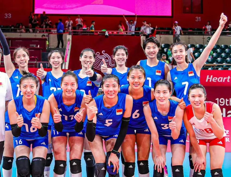 朱婷、张常宁两员大将回归，中国女排将打造出一套超豪华阵容：
大主攻：李盈莹，小主