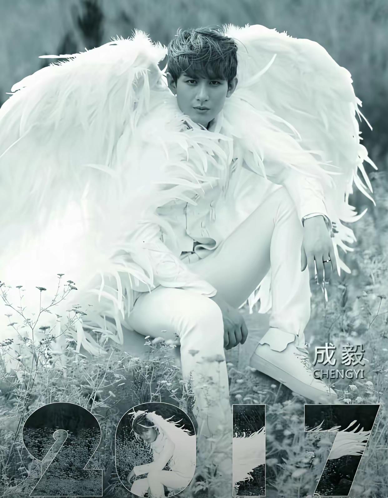 这两张照片还是第一次见
说实话
E哥的颜值还是一如既往的NISE的[爱慕]