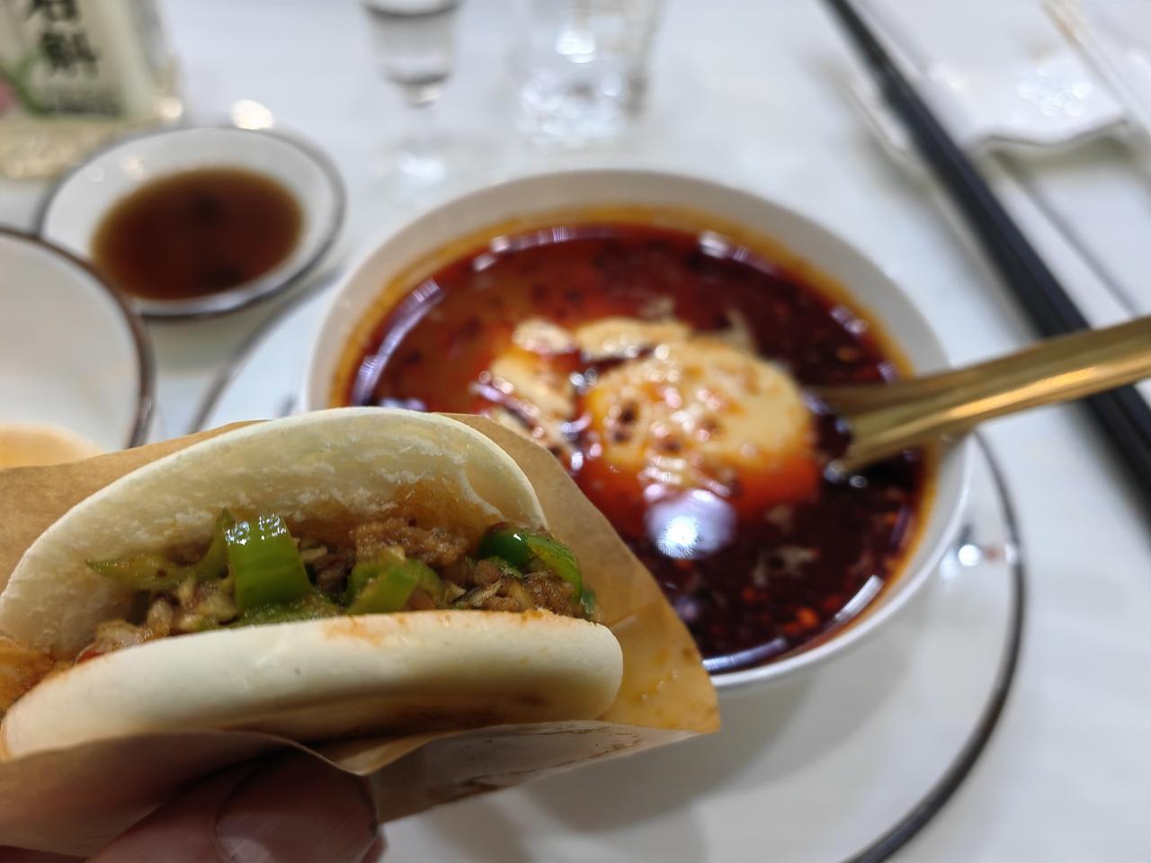 前天晚上在常州一家做五恒环境系统的高新企业食堂，吃到的陕西风味，小型肉夹馍和豆腐