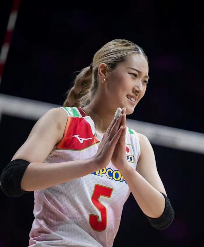 日本女排3-0击败德国队，拿到女排世界联赛的三连胜。佐藤淑乃拿到了20分，全场最