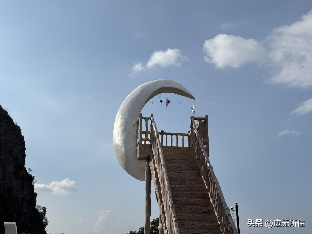 今天看到一个新词“退二代”。

泛指父母双方均已退休且有退休金，不靠子女养老还能